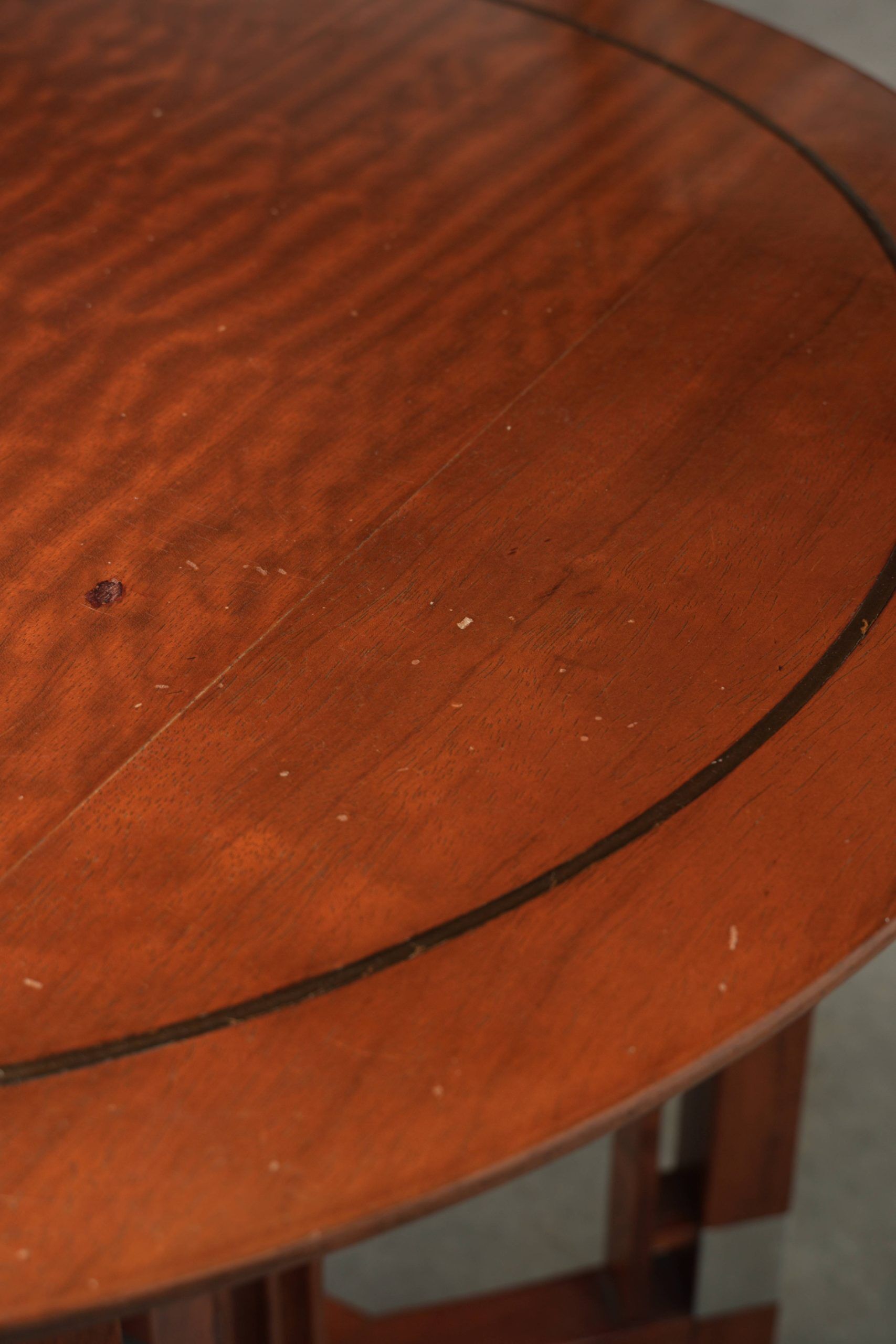 Table d'appoint/café ronde au design Art Déco
