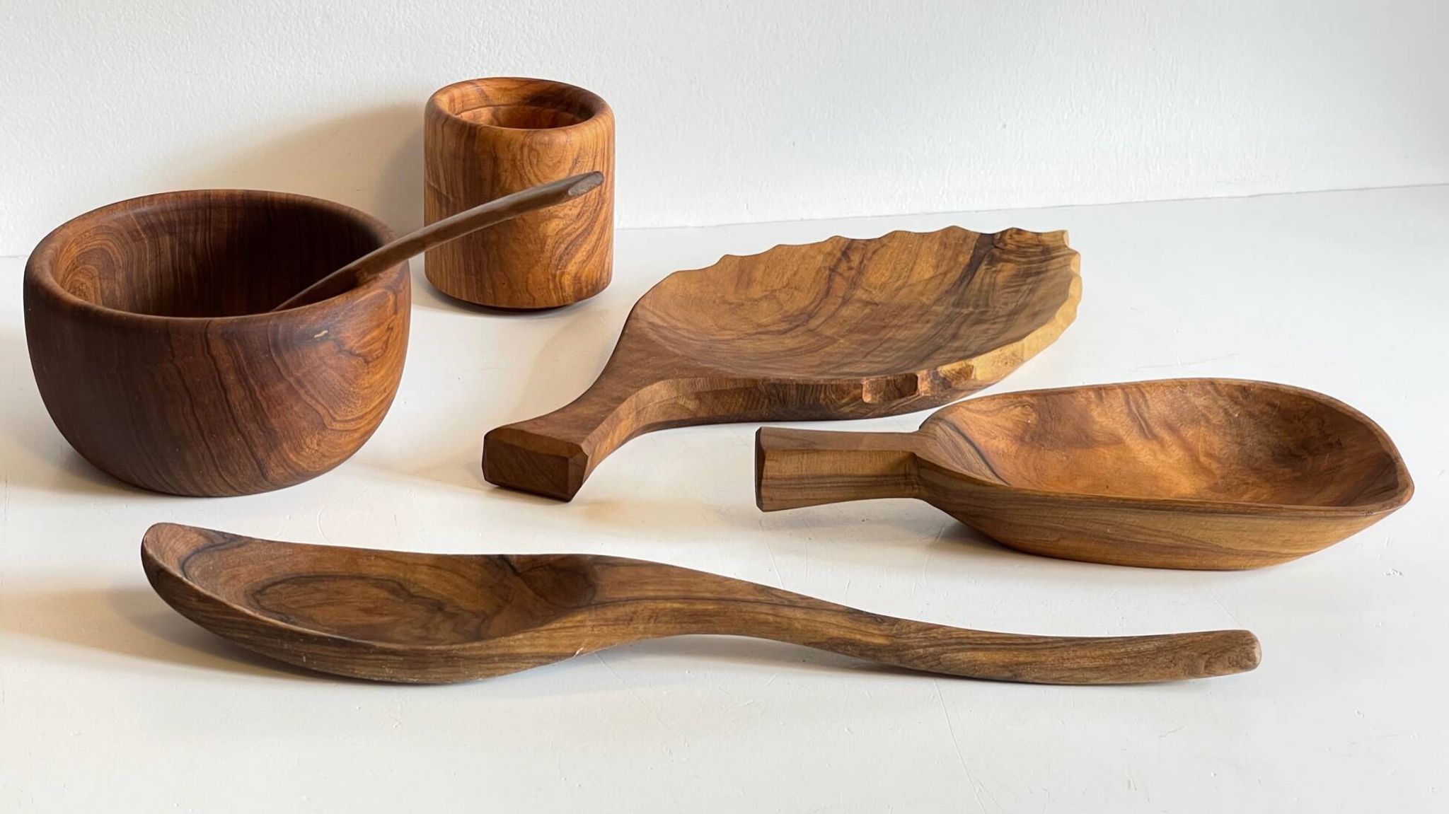 Lot coupelles en bois tourné et sculpté vintage