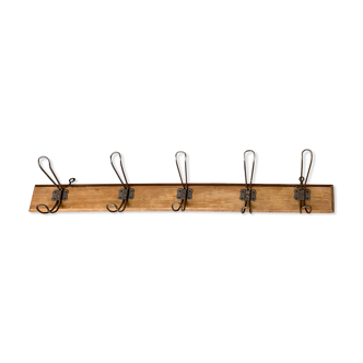 Wall coatrack