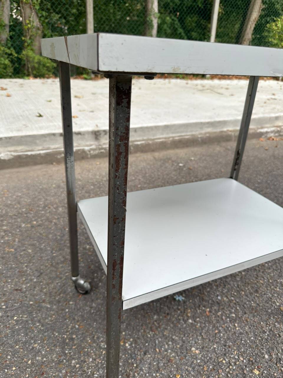 Rolling dessert trolley with 2 white formica shelves and steel, 1980.