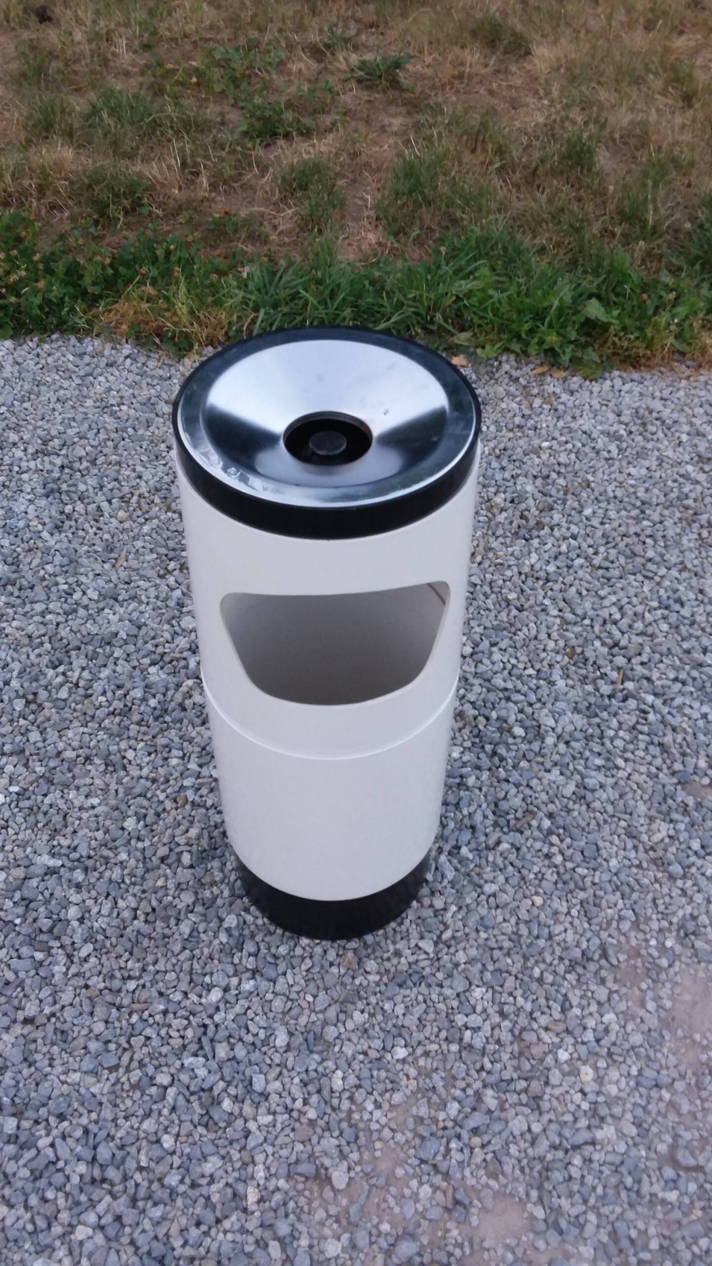 Designer umbrella ashtray by Jean René Talopp, Manade Samp collection