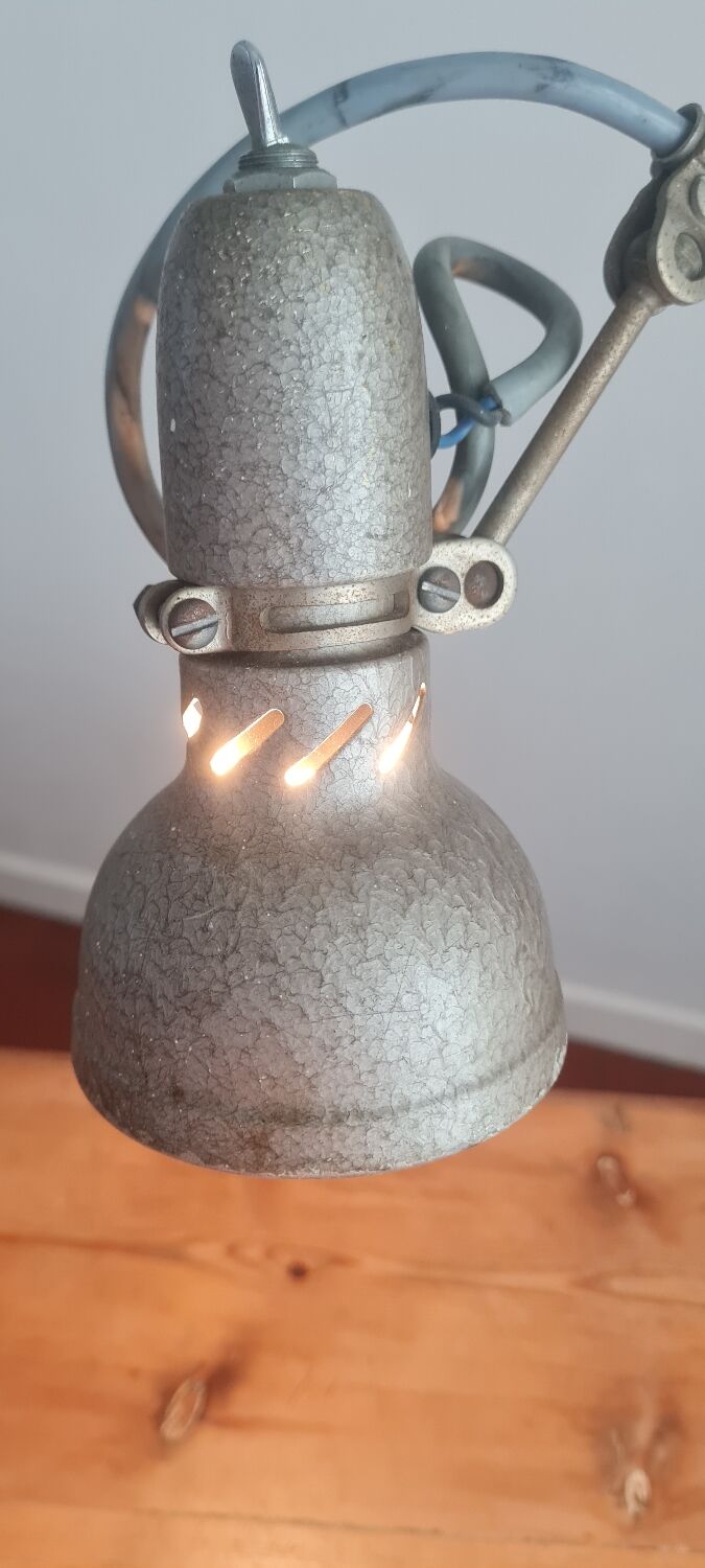 Lumina workshop lamp