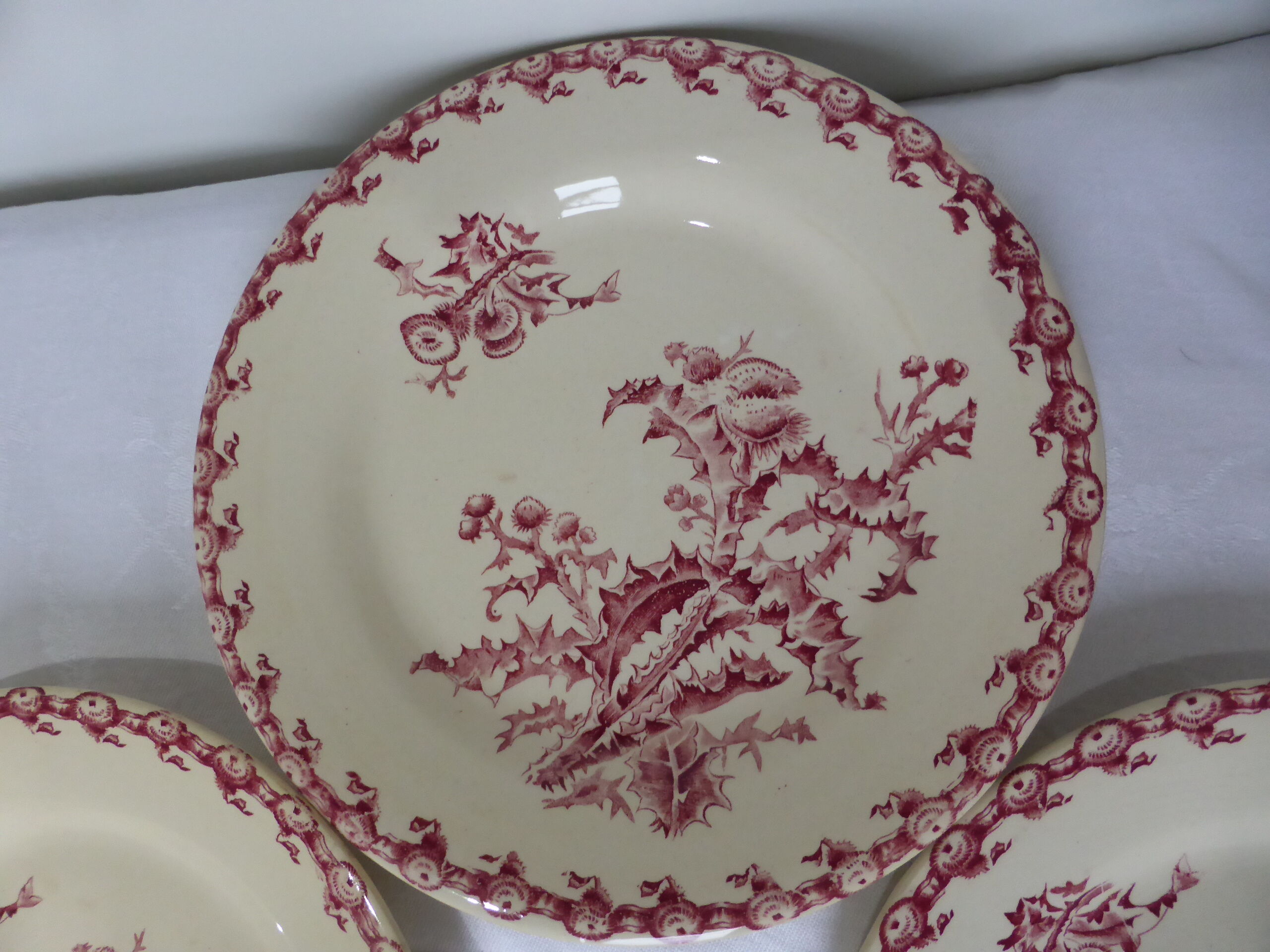 3 flat plates of Gien model Thistles 211215