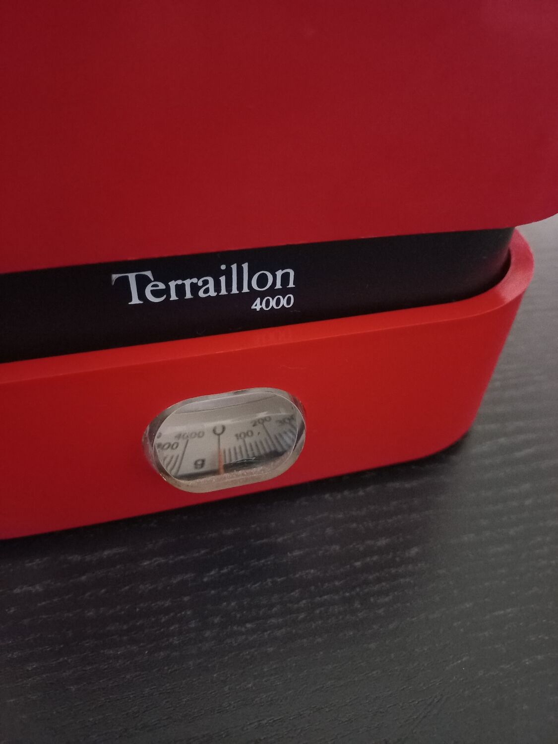 Terraillon 4000 vintage red and black