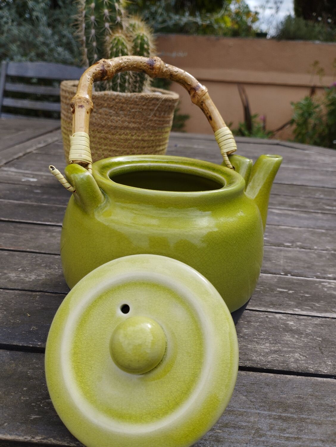 Anise green ceramic teapot, bamboo handle