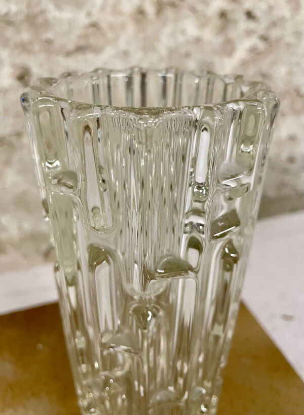Vase Labyrinthe en verre moulé – design František Vizner – Sklo Union