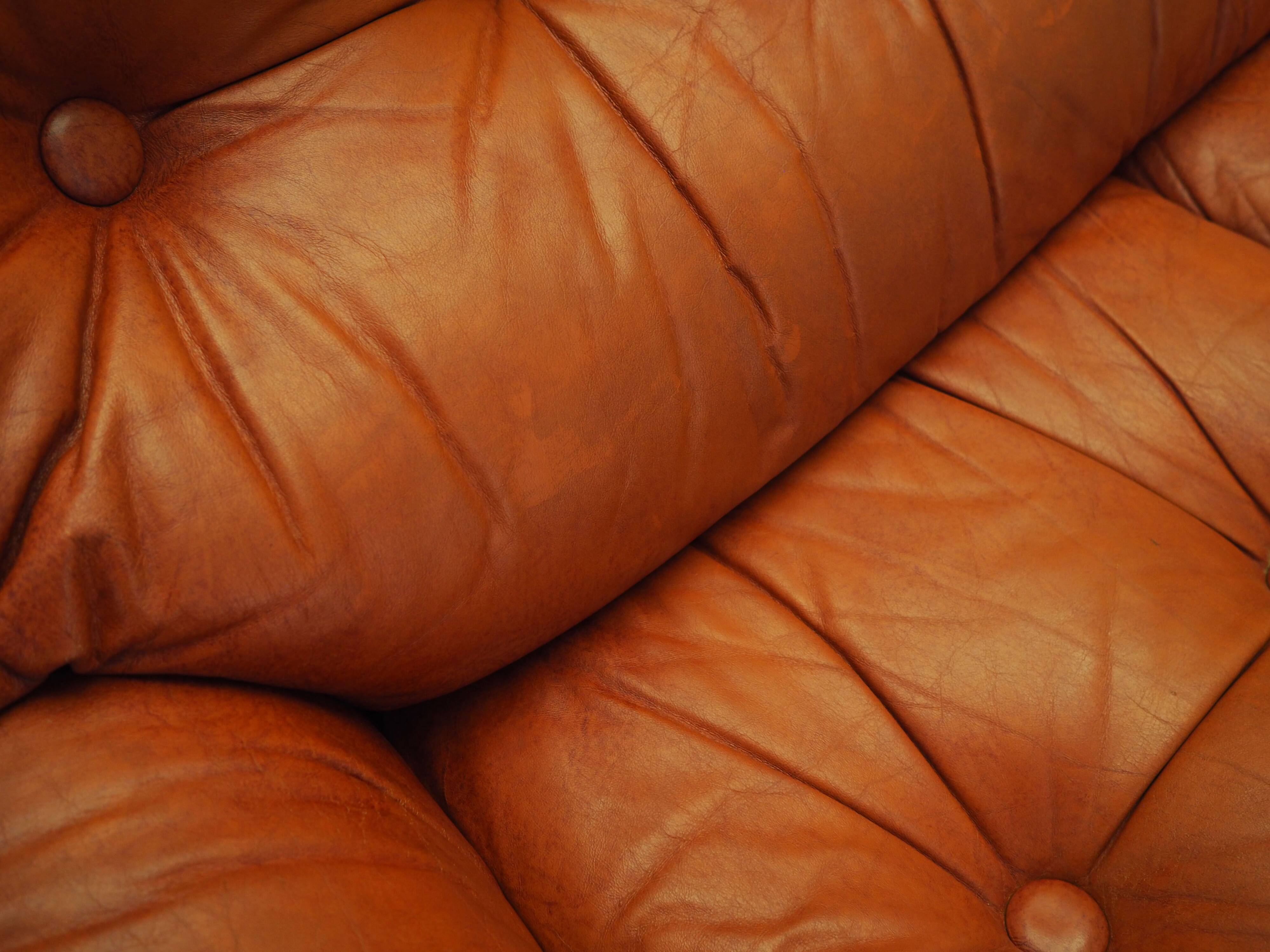 Red leather sofa, Italian design, 1970s, manufacturer: PelleRossi