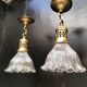 Paire de suspensions en verre holophane