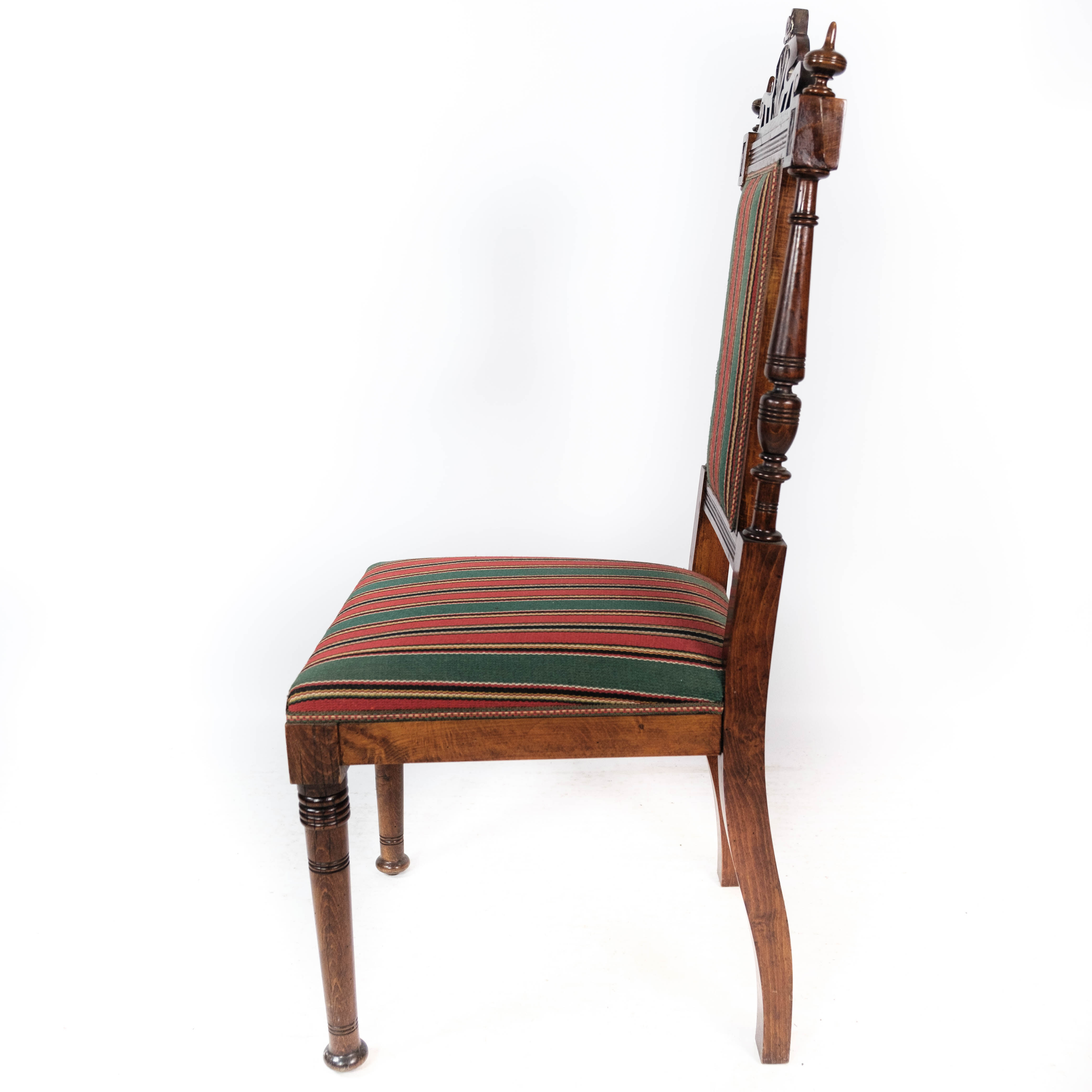 Ensemble de six chaises de salle à manger en chêne et rembourrées de tissu rayé, années 1920