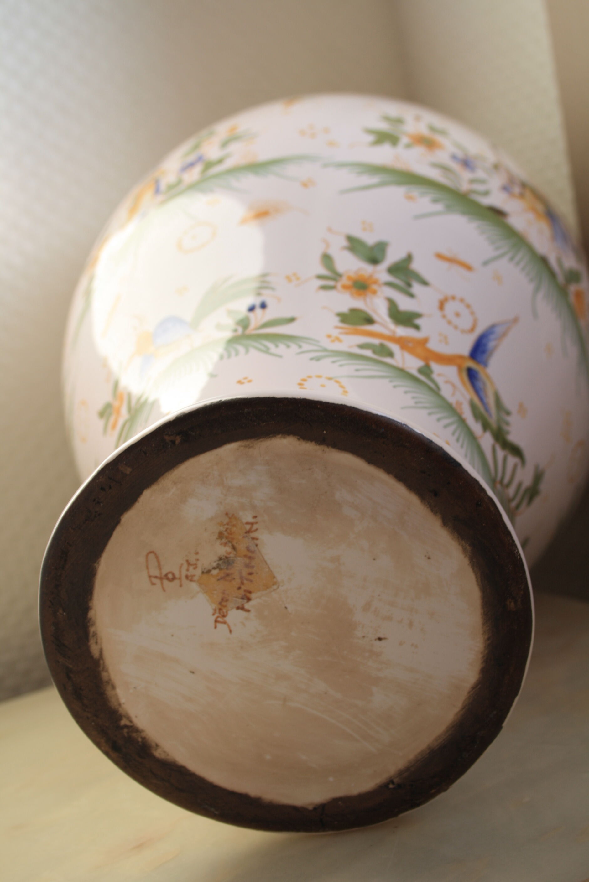 Signed vase or Pot Moustiers