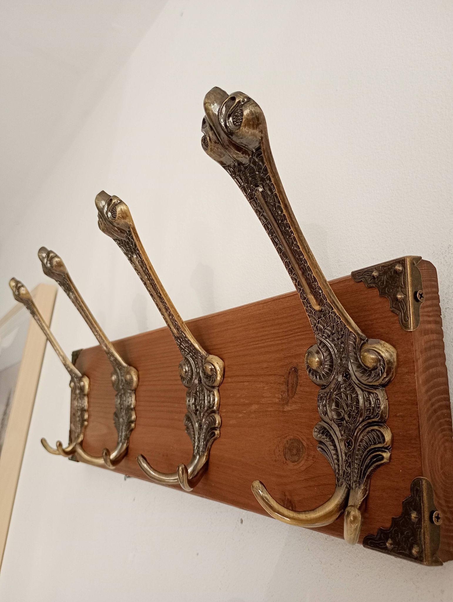 Vintage wall coat rack in patinated wood and metal – 4 double hooks