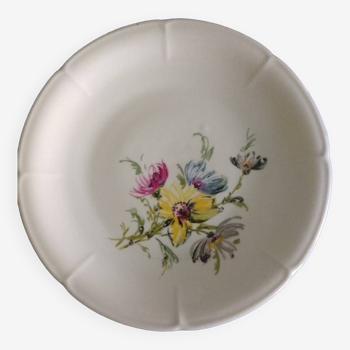 Round dish with floral decoration