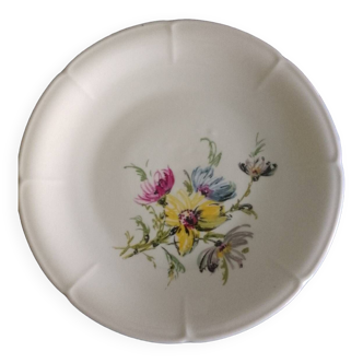 Round dish with floral decoration