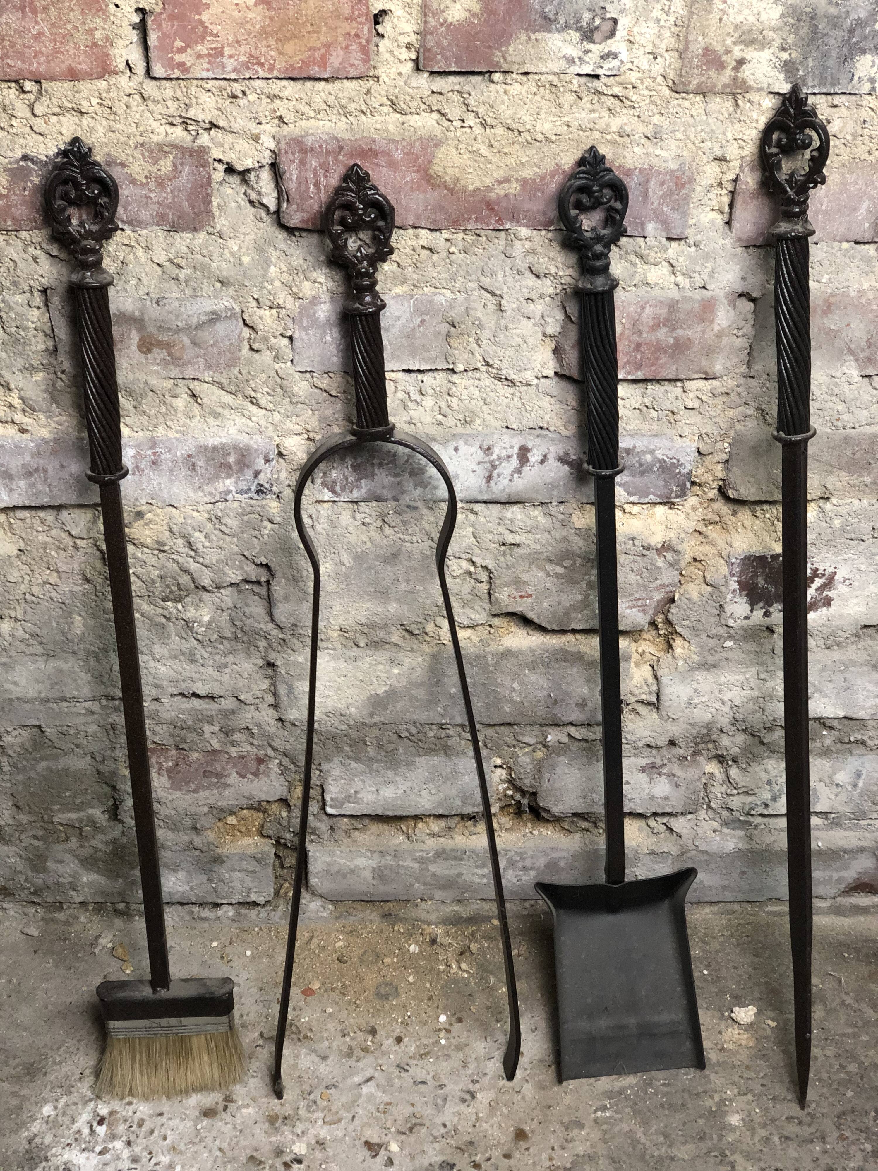 Servant / wrought iron log holder