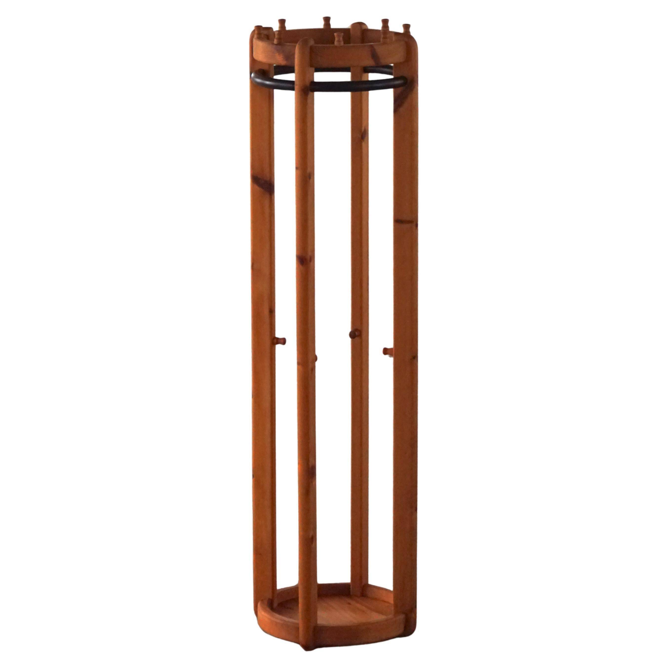 Modern Danish, brutalist round coat rack in solid pine, cylindrical shape, 1970s.
