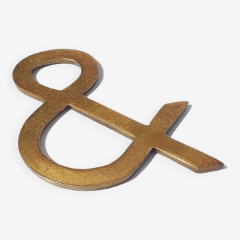 Ampersand trivet