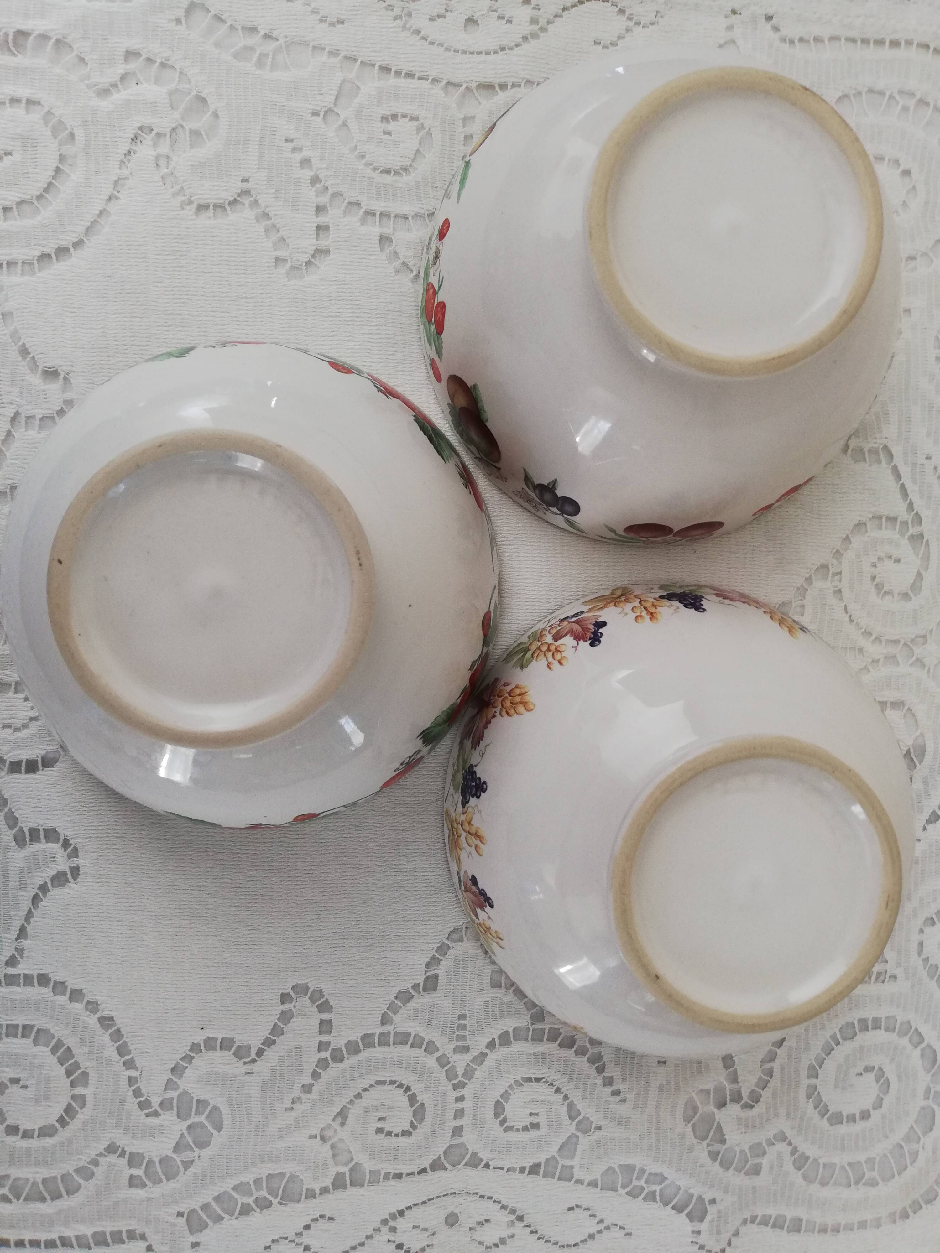 Set 3 large bowls and their sugar bowl, jam maker