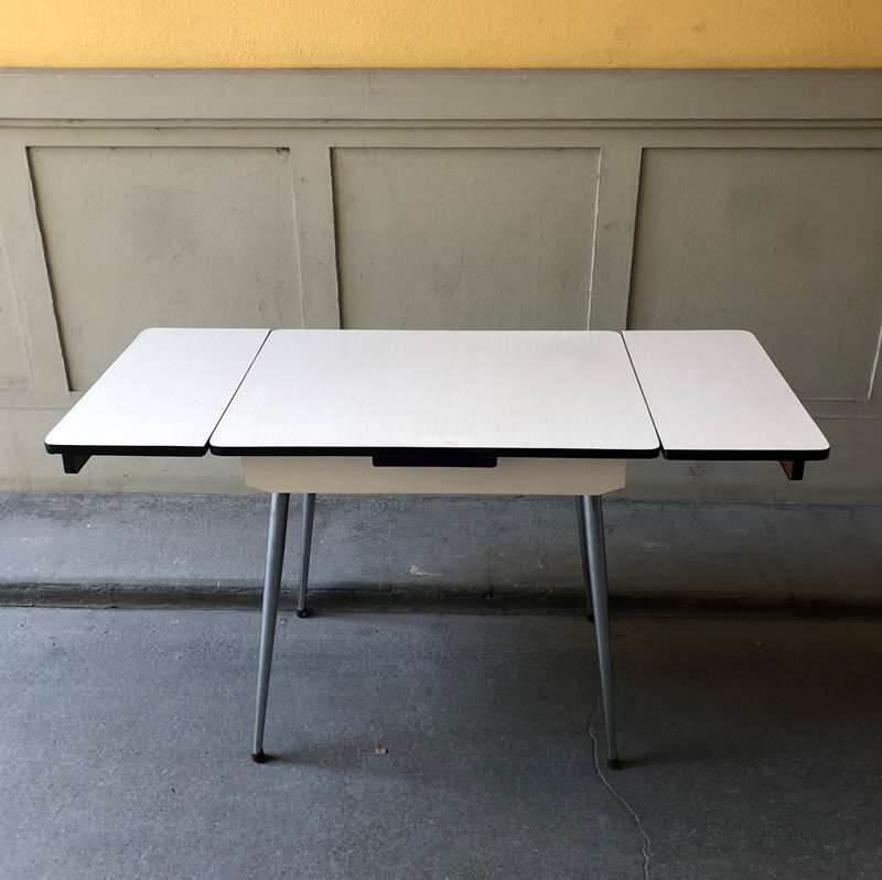 Table formica