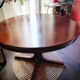 Baumann extendable round table