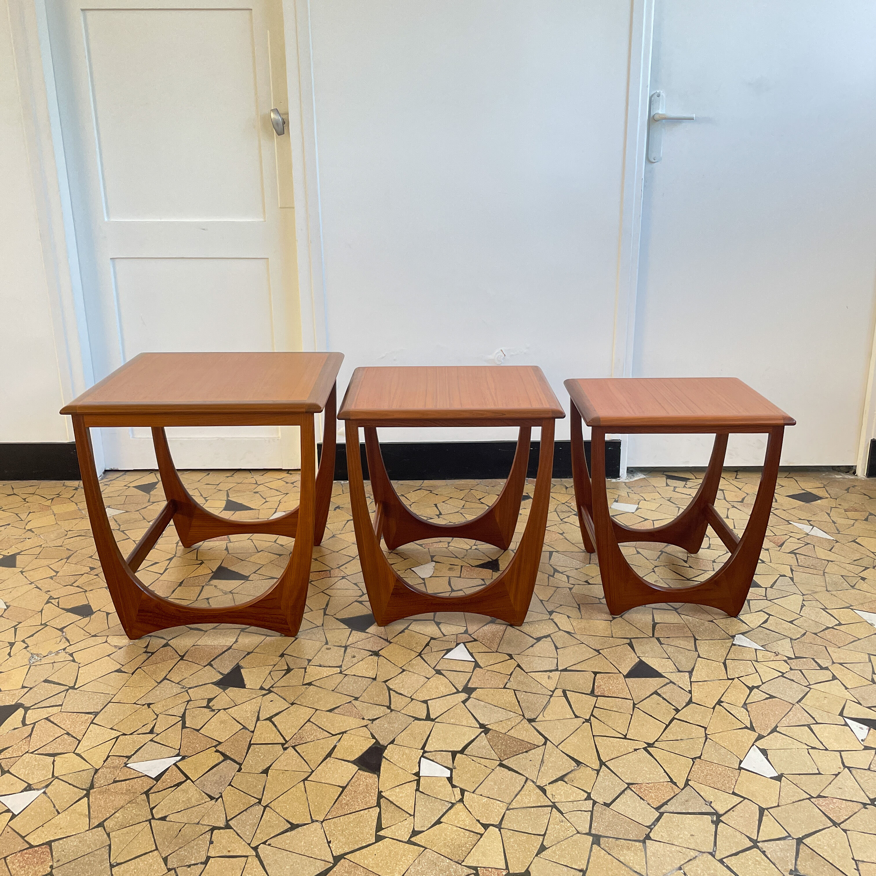 Teak trundle coffee table