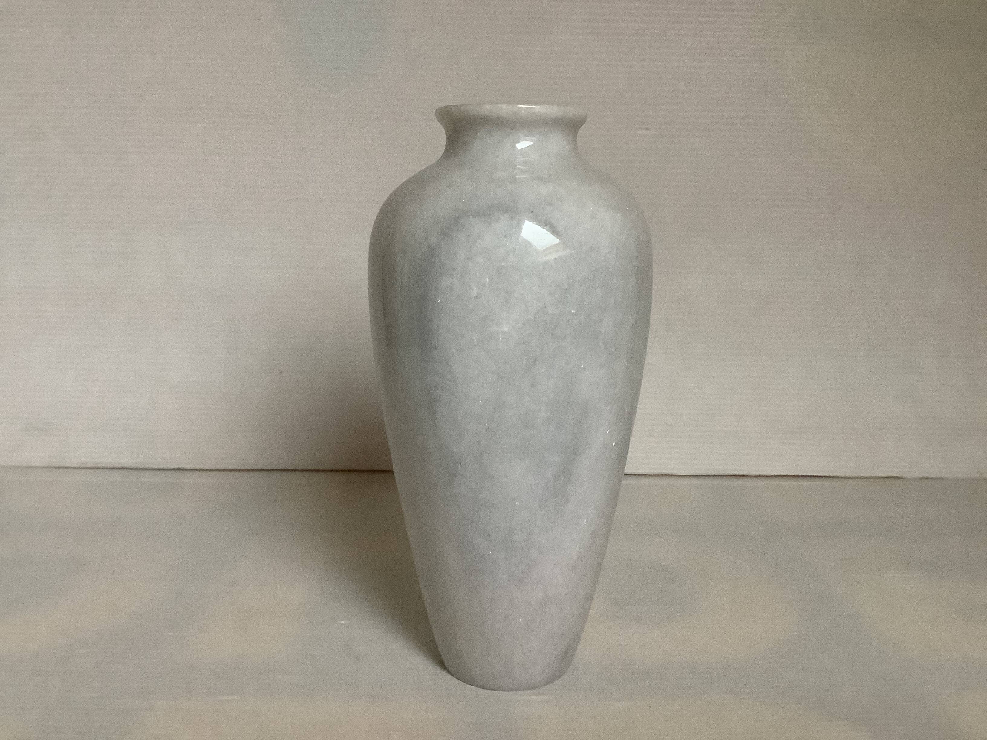 Vase en marbre