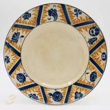 Series of 6 mismatched dinner plates.