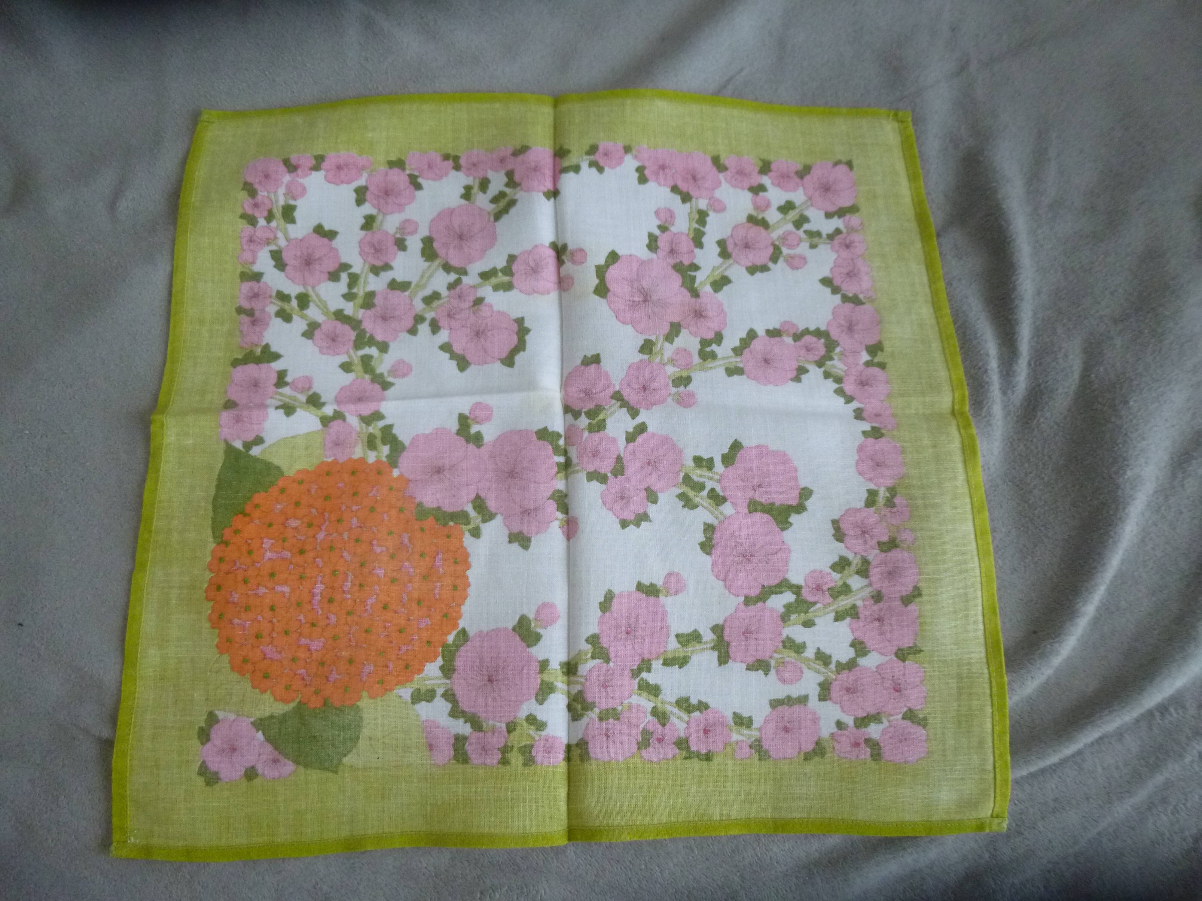 Bassetti 70s tablecloth and its 12 napkins