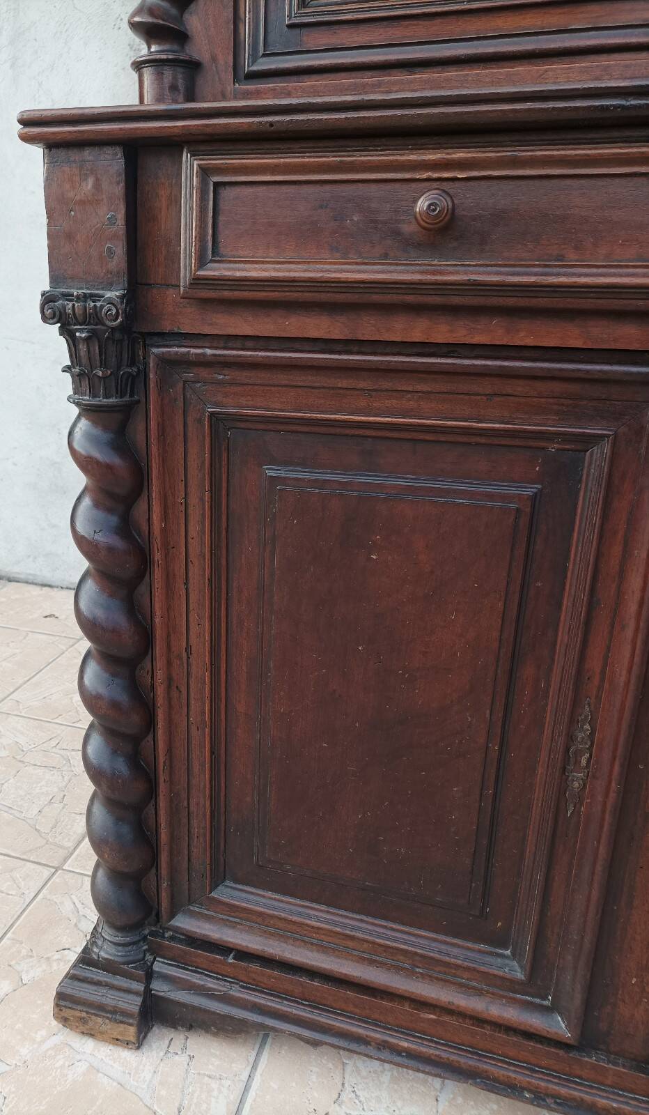 Buffet with 2 bodies Louis XIII in walnut, 19th century.