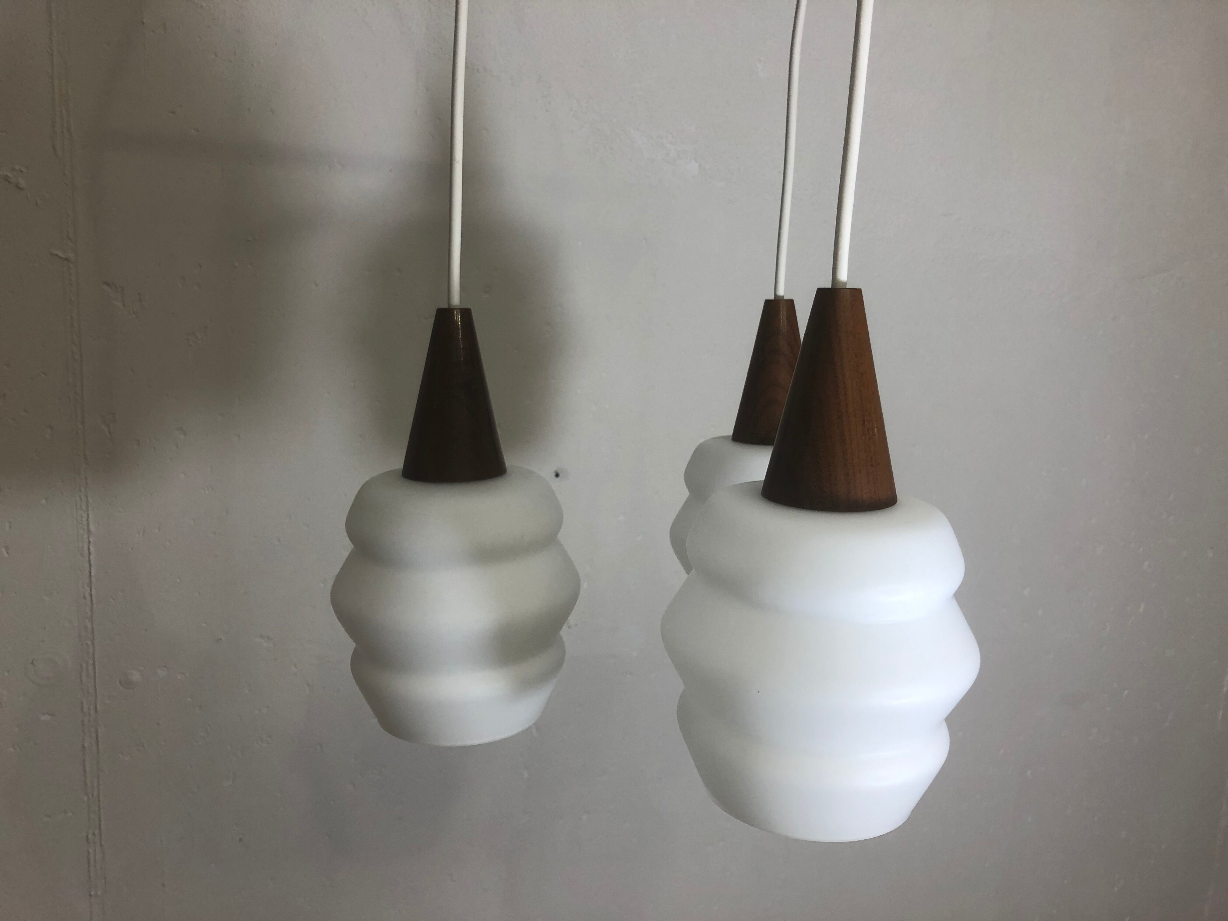 Hanging boomerang teak