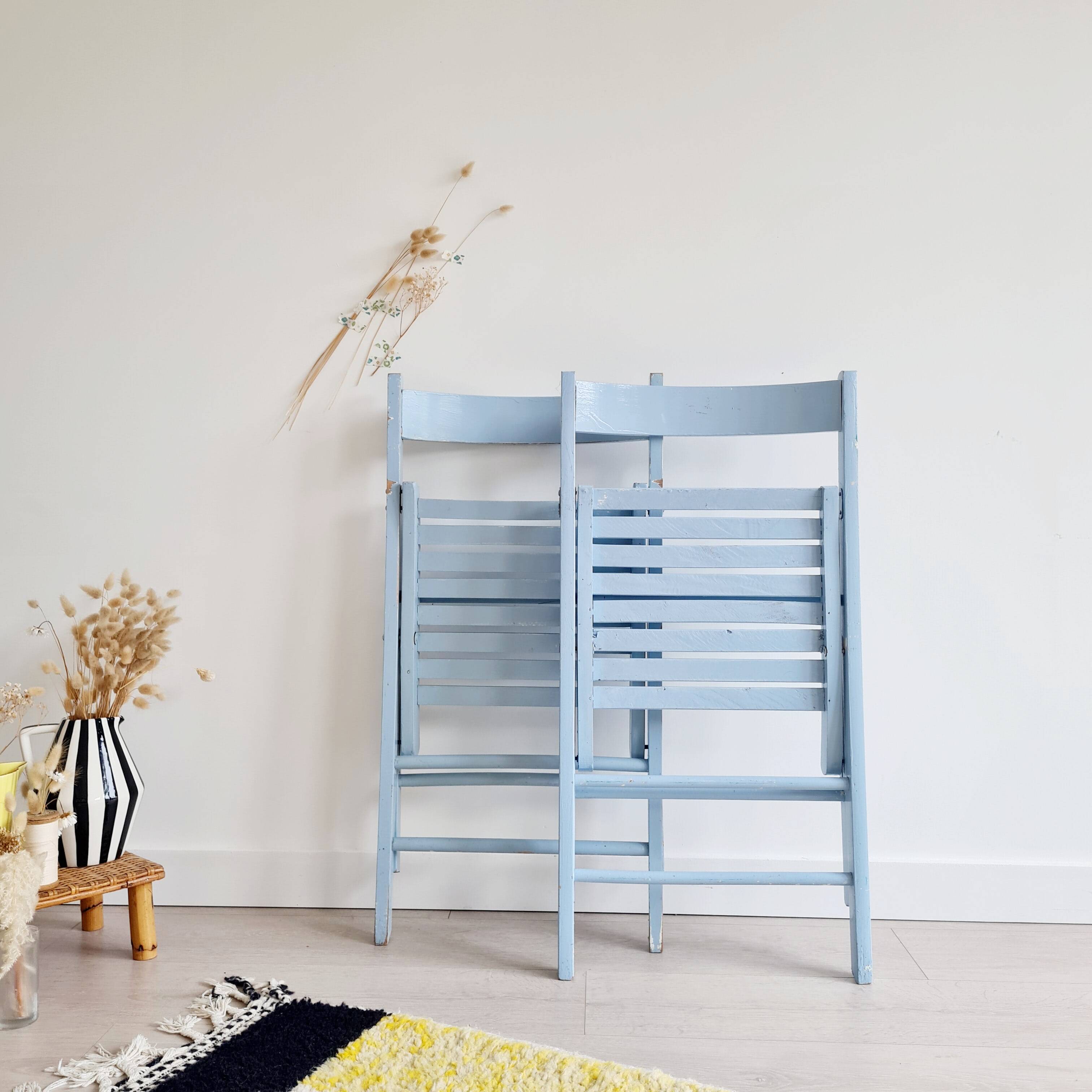 Blue folding chairs in lacquered wood