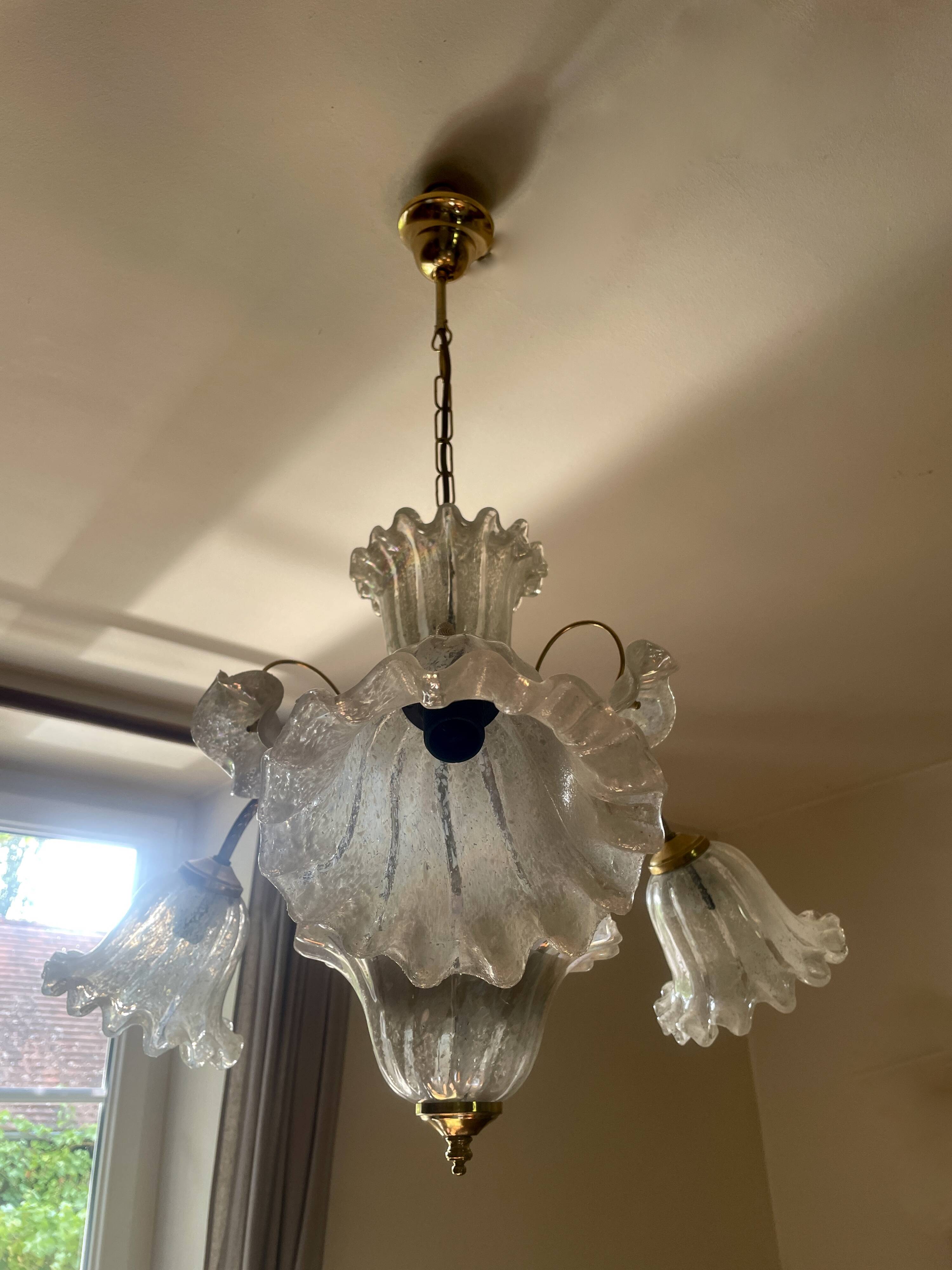 Murano chandelier with 3 iridescent flowers, 1980.