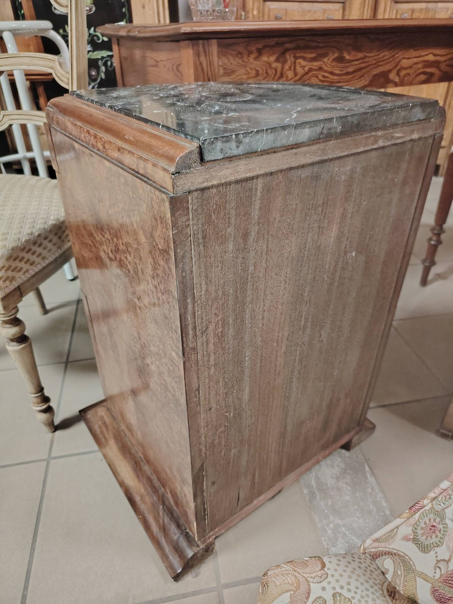 Pair of Art Deco half-moon bedside tables in walnut veneer and black marble.