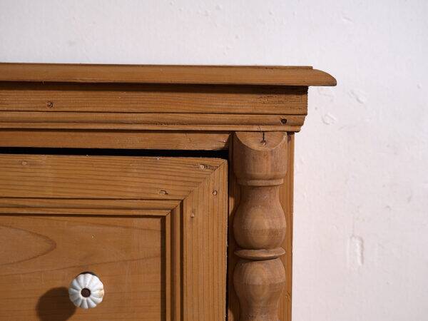 Antique bedroom chest of drawers (circa 1920)