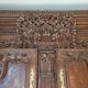 Armoire en chene sculptee du xviii ème siecle