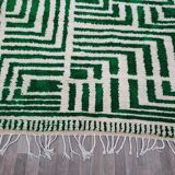 Handmade Moroccan rug from Oued Zam, size 150 x 250 cm.