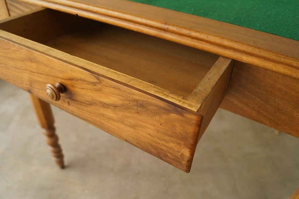 Game table in walnut 1900