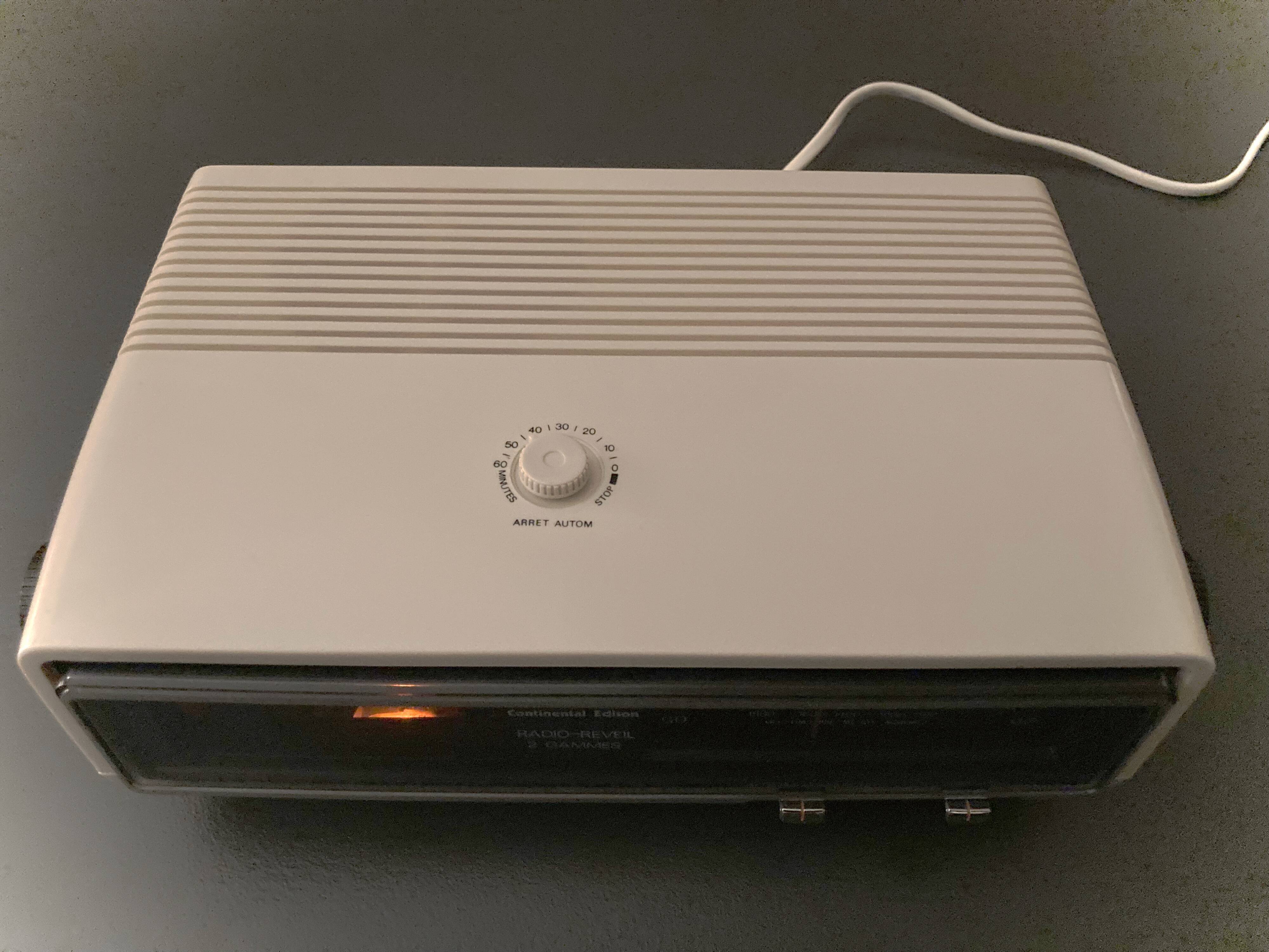 Radio vintage reveil a unfolding Continental Edison 1973