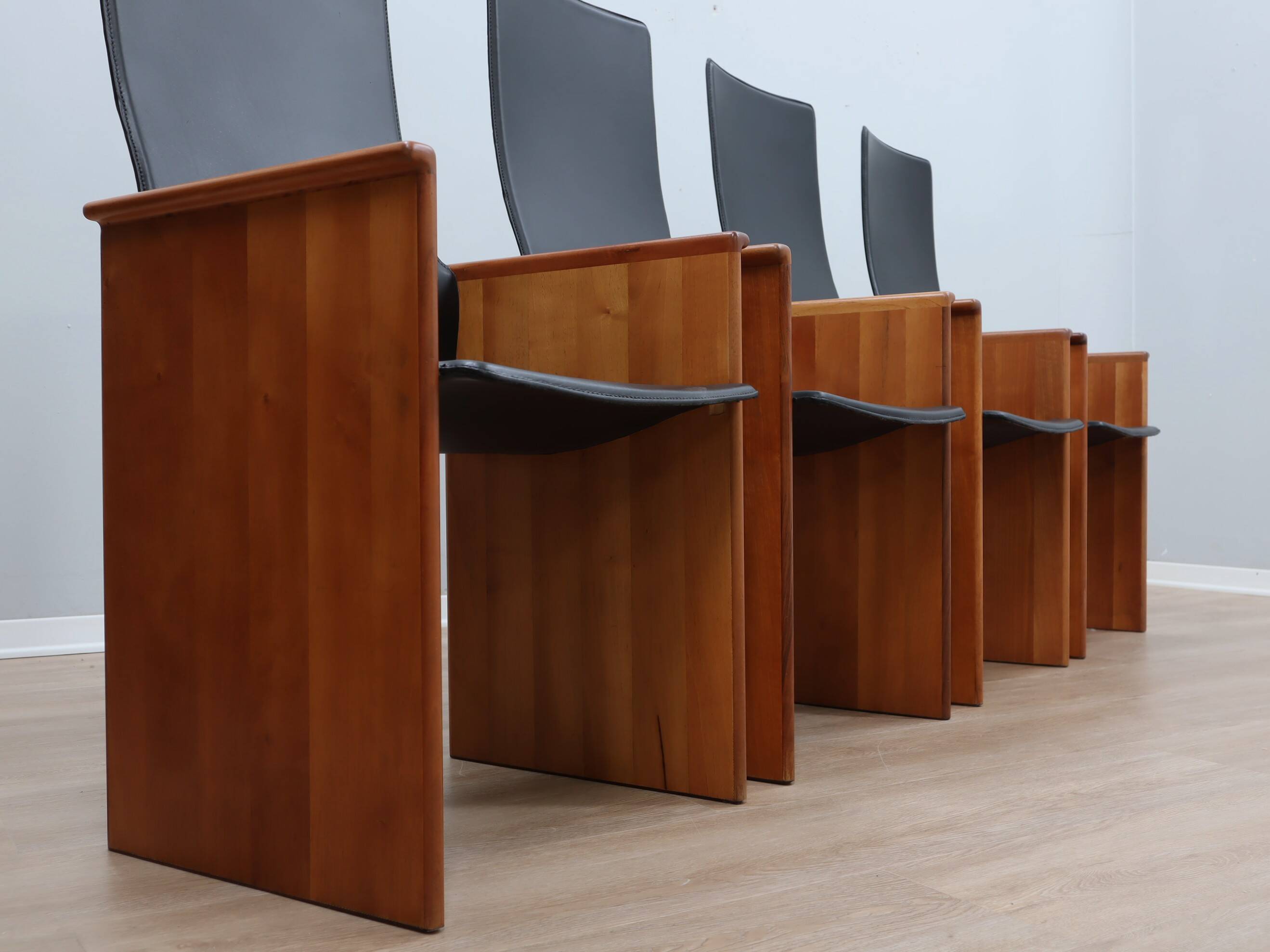 Set of 4 Segesta walnut and black letaher chairs Stildomus 1970s