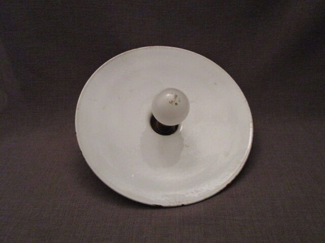 Old suspension in green enamelled sheet metal