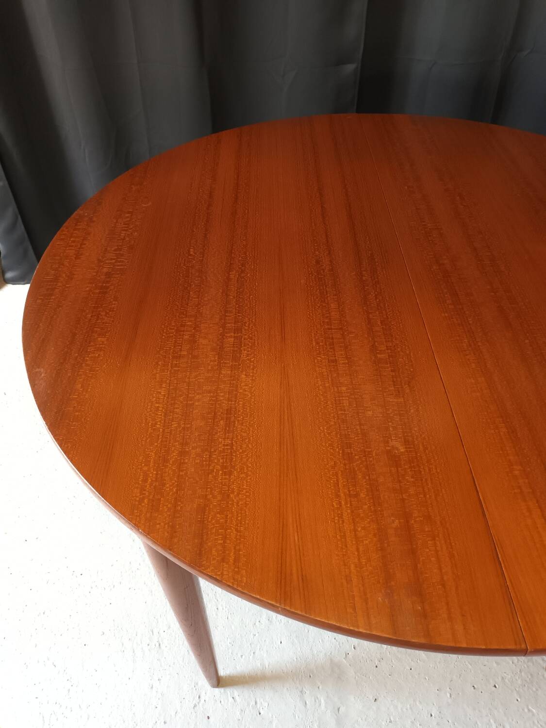 Vintage round extendable table