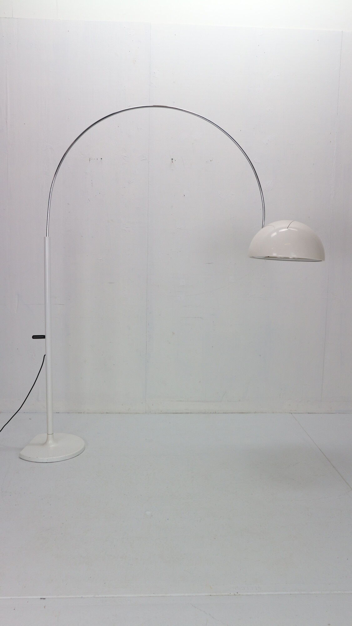 Floor lamp "Coupe" Joe Colombo for Oluce Production 1967, Italy