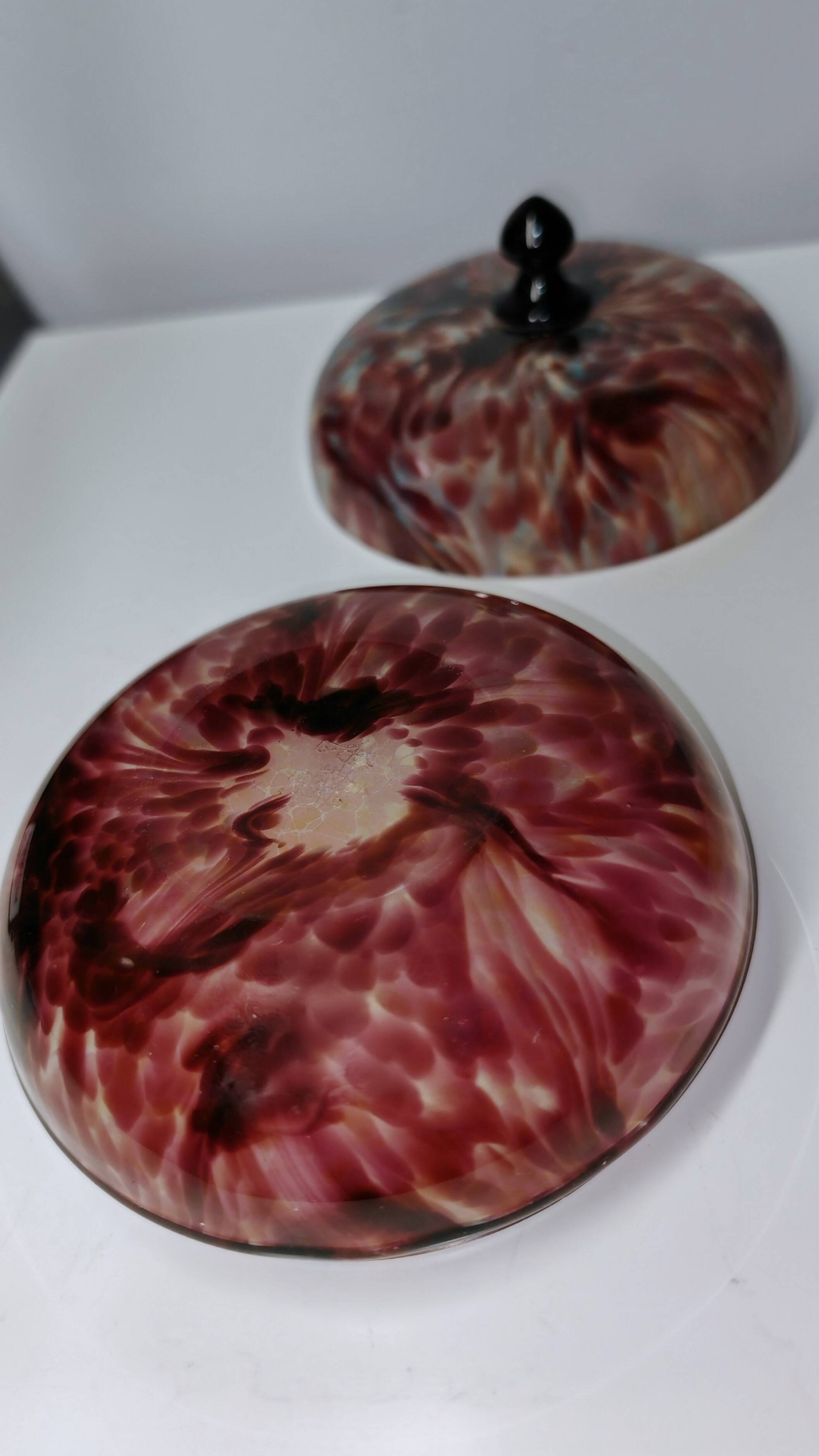 Coloured crystal bonbonnière Art Verrier Saint Louis