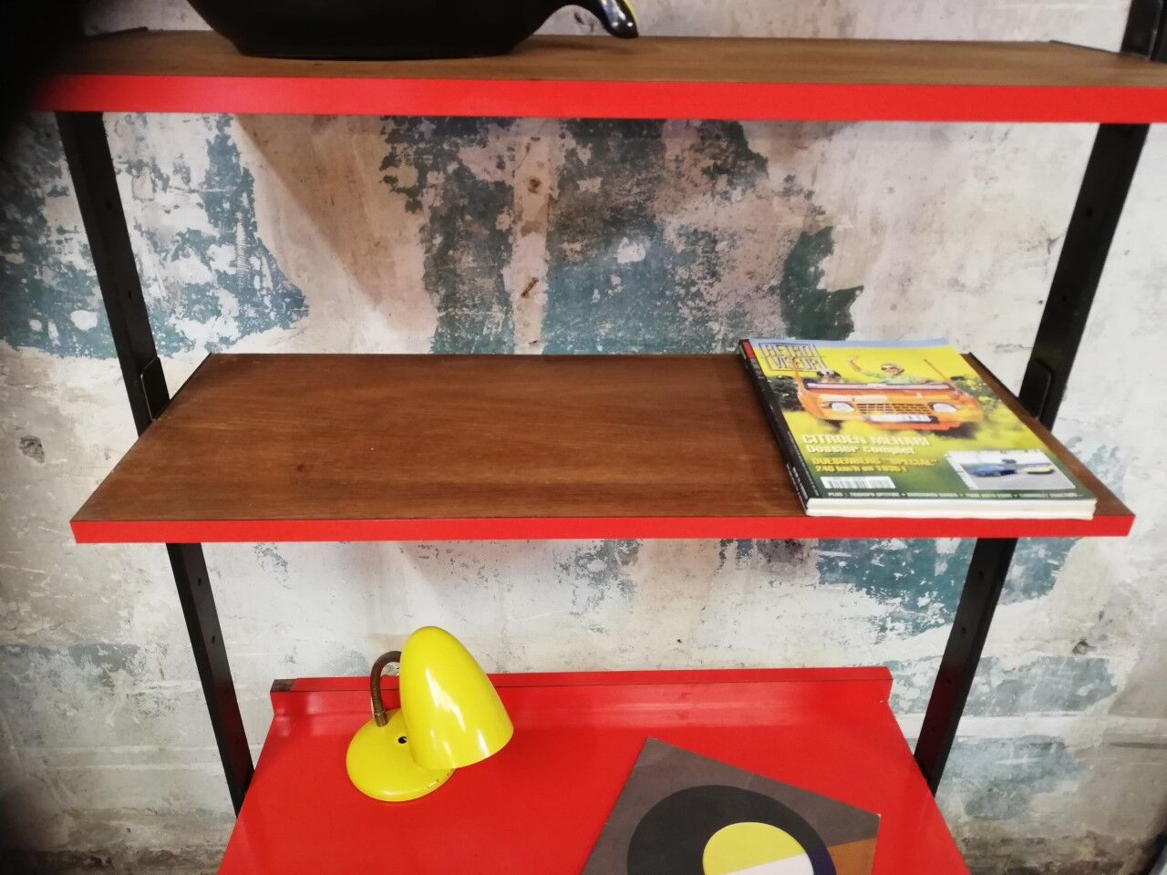 Office module with 50s shelves