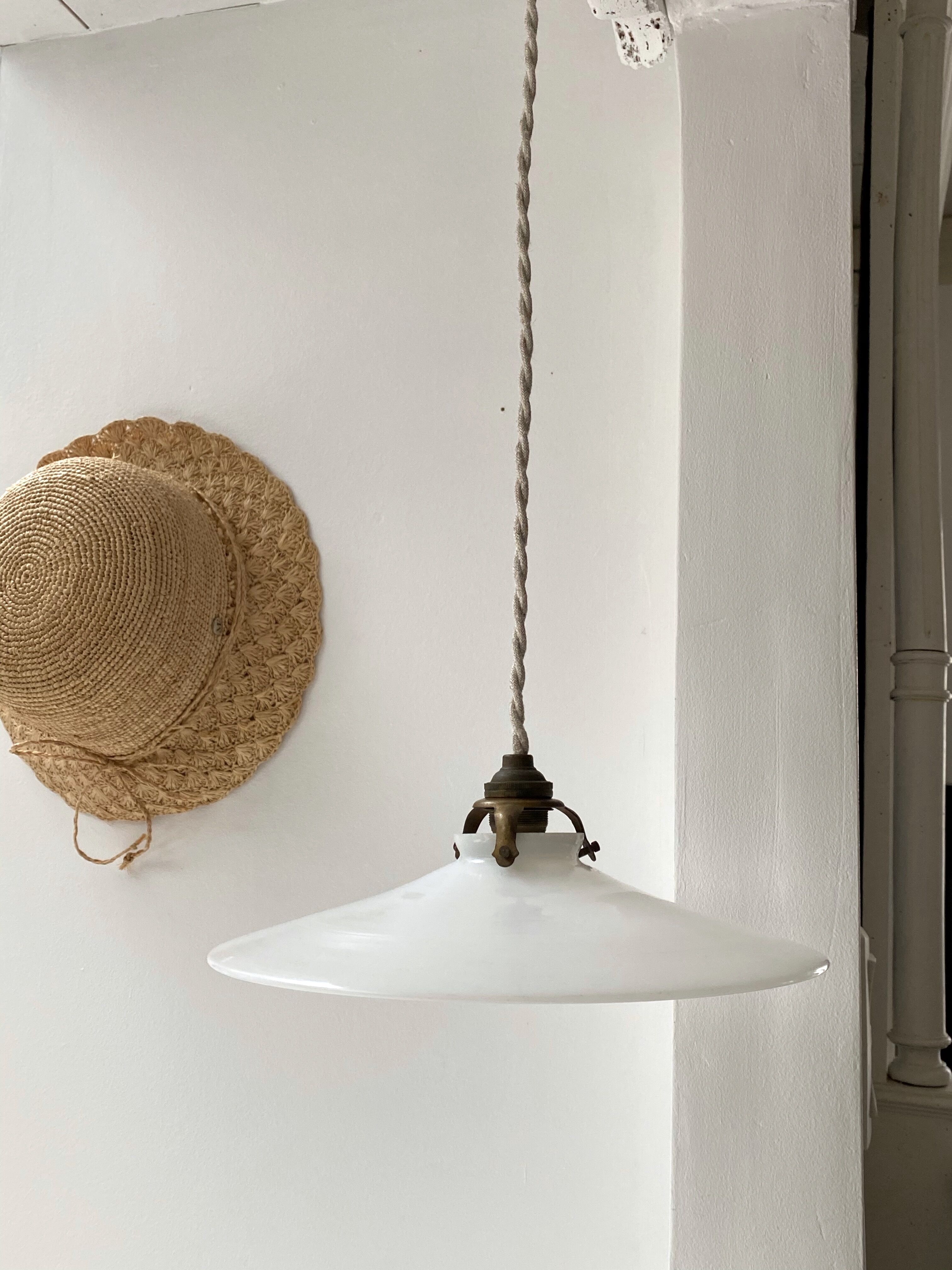 White opaline suspension