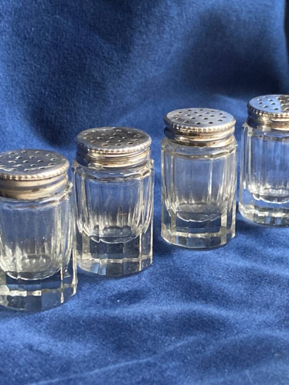 Individual salt shakers in 800 silver with two hallmarks and fluted crystal