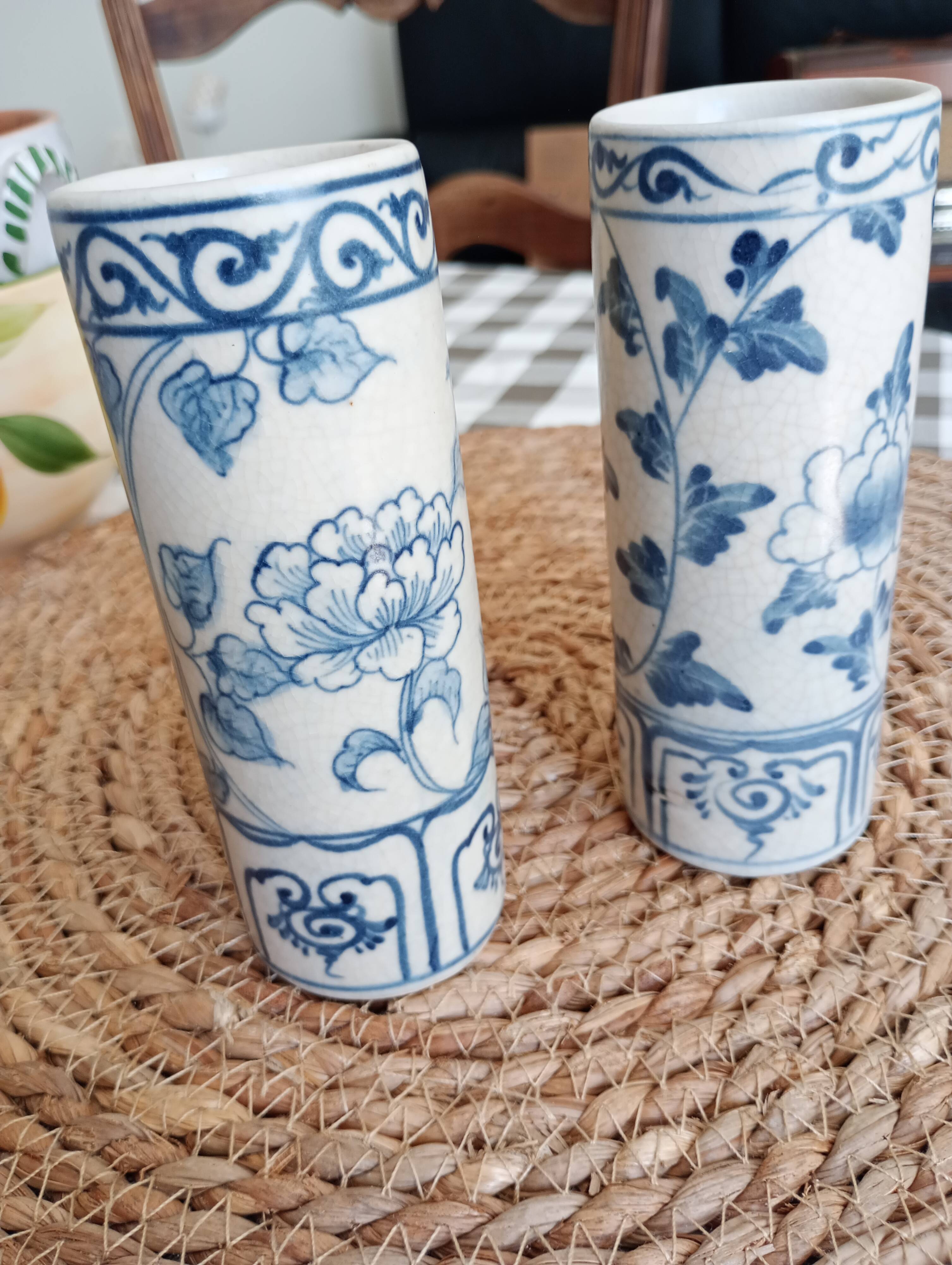Vase cylindrique en porcelaine