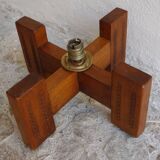 Pied de lampe en bois sculpté