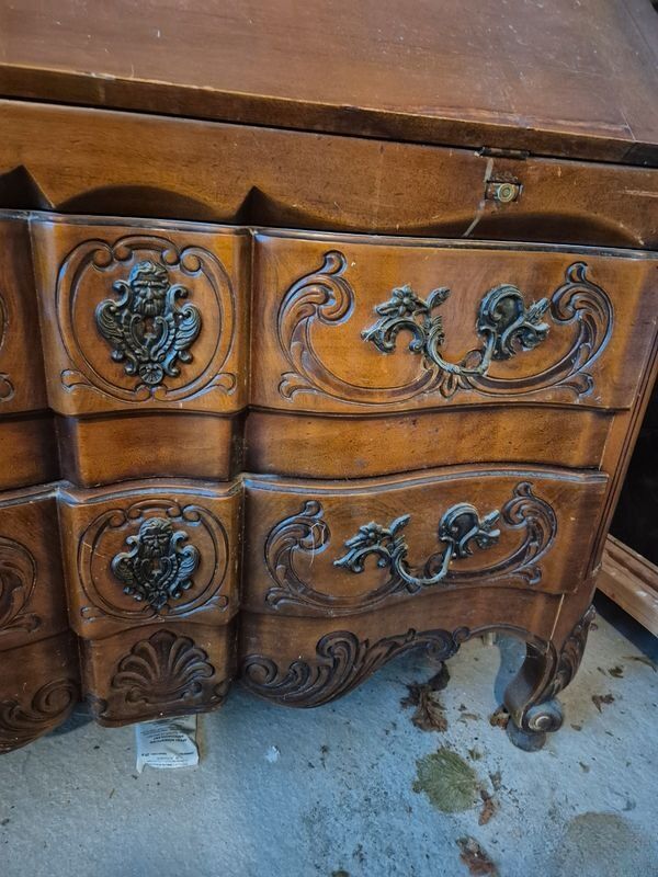 Secrétaire / Commode style Louis XV en bois massif à restaurer