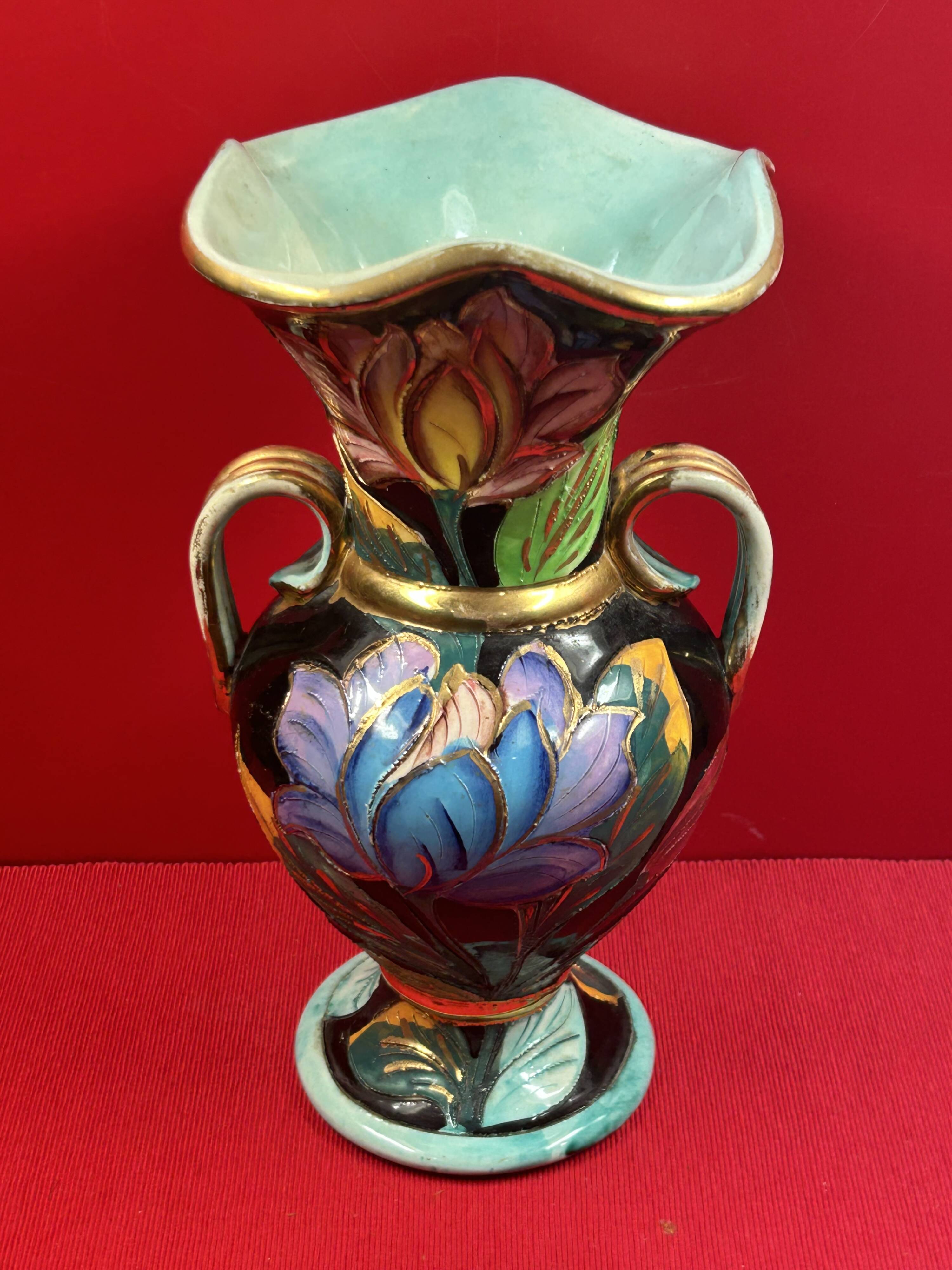 Flowered vase with gold accents or Vallauris, approximately 30 cm - signature to be identified.
