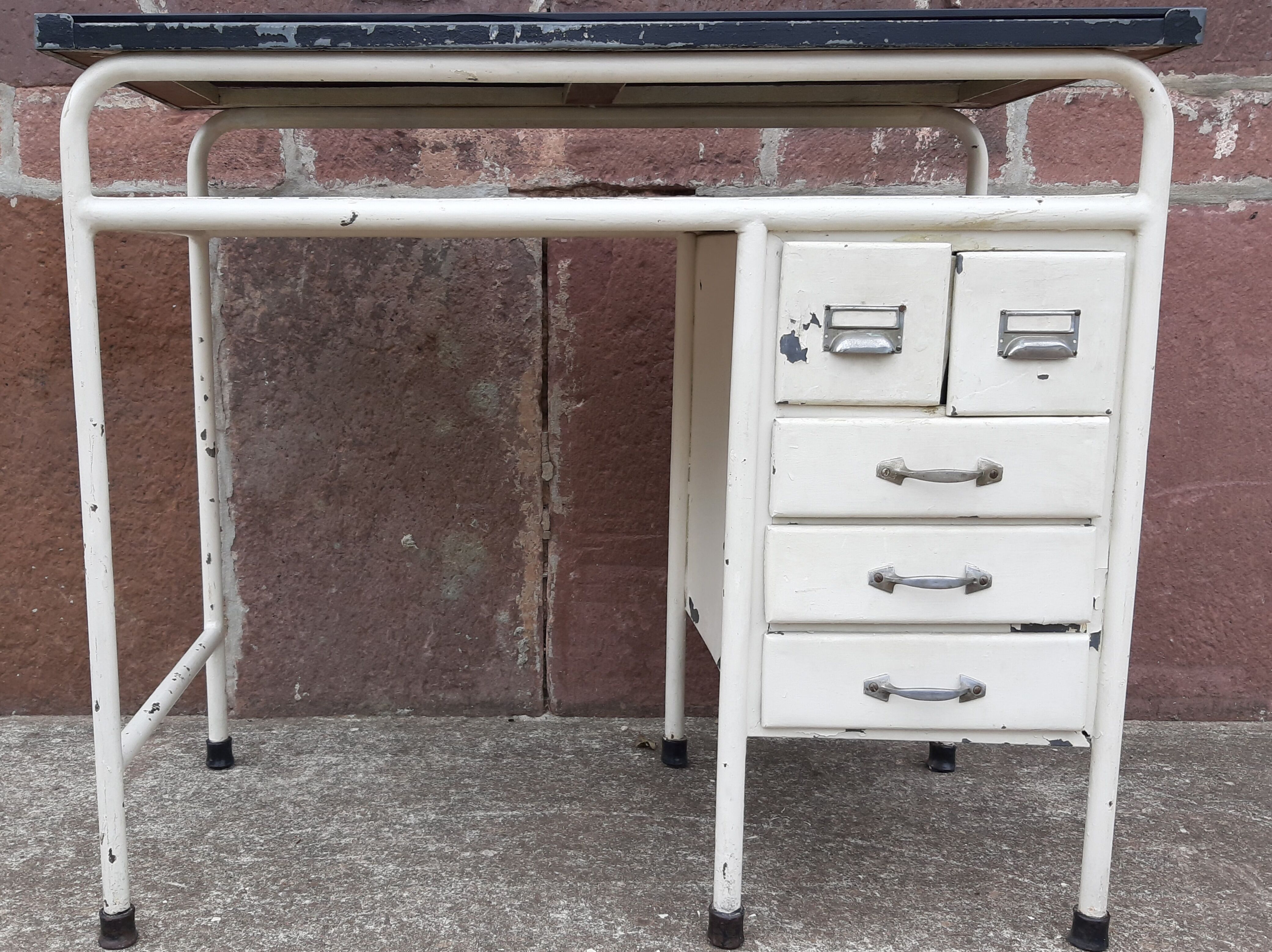 Medeckn office year 40/ 50